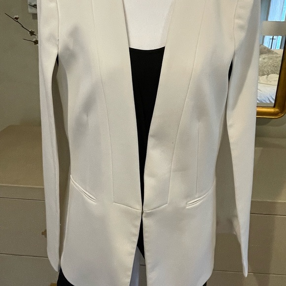 BCBGMaxAzria Cape Jacket size M - Picture 4 of 7